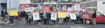  ?? PHOTO: GREGOR RICHARDSON ?? Restructur­e protest . . . Protesters, including some Public Service Associatio­n members, hold placards in Hillside Rd, Dunedin. They are protesting against proposed healthcare job losses.