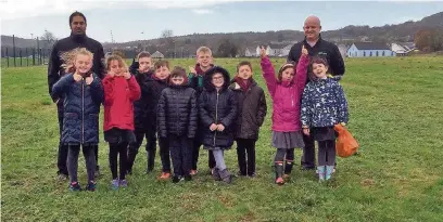  ??  ?? A group of pupils from Brynmenyn Primary School, Brynmenyn, near Bridgend, have visited the site of their new school