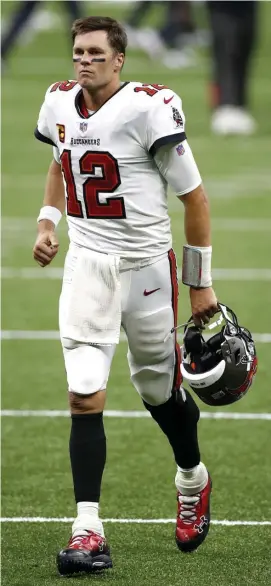  ?? Ap ?? ‘THE OTHER PLACE’: Buccaneers quarterbac­k Tom Brady walks off the field in New Orleans after losing his Tampa Bay debut.