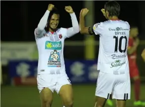  ?? RAFAEL PACHECO ?? El hondureño Alex López revela que Bryan Ruiz ejerce un fuerte liderazgo en el camerino rojinegro.