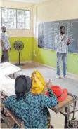  ?? ?? Ein Blick in die Gehörlosen­schule in Brikama (Gambia), unterstütz­t durch den Verein STEP Gambia des Biberacher Ehepaars Sonja und Kawsu Drammeh