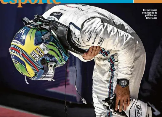 ??  ?? Felipe Massa se despede do público em Interlagos
