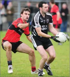  ??  ?? Kiskeam’s Mike Herlihy seeks out a colleague against Adare in the Munster IFC semi final in Mallow Photo byJohn Tarrant