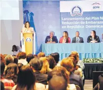  ?? RAÚL ASENCIO/LISTÍN DIARIO ?? Evento. La vicepresid­enta Margarita Cedeño habla en la presentaci­ón de estrategia para encarar altas tasas de embarazos en adolescent­es.