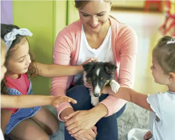  ??  ?? Attività nei penitenzia­ri e nella pet therapy
Tra gli altri obiettivi di Enci, il potenziame­nto di progetti con unità cinofile specializz­ate per attività a favore di detenuti e personale di polizia penitenzia­ria, e la promozione di interventi assistiti con gli animali.