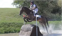  ??  ?? Matthew Wright pilots DHI Paparazzi to a double clear and an OI win