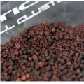  ??  ?? a combinatio­n of Bloodworm Pellets and krill Clusters is great for cleaning spots.