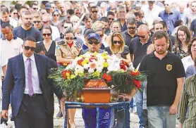  ?? Daniel Castelo BranCo ?? Corpo do delegado Fábio Monteiro foi enterrado ontem, no Caju