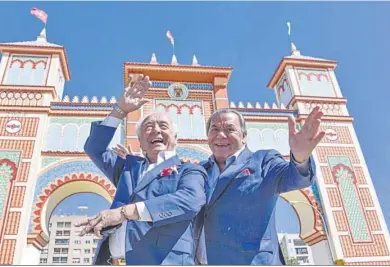  ?? M. G. ?? Antonio y Rafael, Los del Río, en la portada de la Feria 2024.