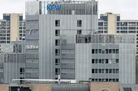  ??  ?? On the right track: The headquarte­rs of KfW in Frankfurt. The Germany developmen­t bank wants the Eskom funds to go to integratin­g renewable energy projects.