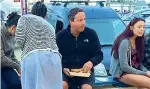  ??  ?? Post Brexit David Cameron, dopo le dimissioni da premier britannico, da solo in Cornovagli­a