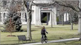  ?? TONY DEJAK — THE ASSOCIATED PRESS FILE ?? A student rides a bicycle on the campus of Oberlin College.