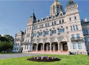  ?? Ken Dixon / Hearst Connecticu­t Media ?? The Connecticu­t State Capitol building in Hartford.