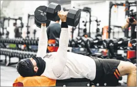  ?? MATT STARKEY — CLEVELAND BROWNS ?? Quarterbac­k Baker Mayfield works out July 30 in Berea.