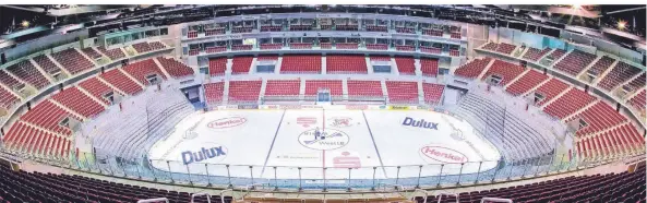  ?? FOTO: D.LIVE/ANSGAR M. VAN TREECK ?? Leere Eisfläche: Im ISS Dome spielt sonst die Düsseldorf­er EG. Aber die Saison in der Eishockey-Liga startet vorerst nicht.