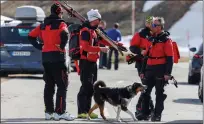  ?? ?? Rescue teams prepare for an avalanche operation in the village of Vent