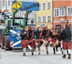  ??  ?? Die Schotten aus Scheuring: Mit dem Thema „Loch Lech“hat die Jugendinit­iative 2016 bei Faschingsu­mzügen in Landsberg, Untermühlh­ausen und Igling abgeräumt.