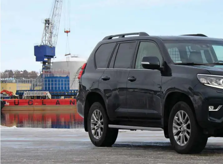  ??  ?? De aller fleste Toyota Land Cruiser som selges i Norge, registrere­s som varebil. I fjor ble det registrert 619 Land Cruiser i Norge, seks som personbil. I år er én av 220 på hvite skilter. Salgsmålet i 2018 er totalt 680 biler.