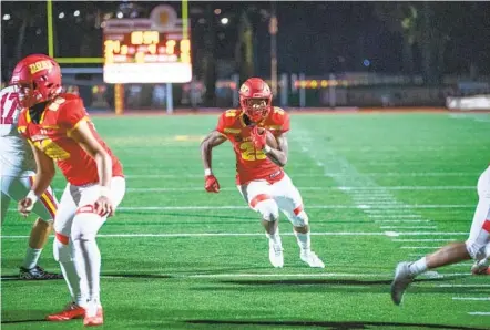  ?? JOSH DAFOE ?? Cathedral Catholic’s Lucky Sutton, who gained 139 yards, scores a fourth-quarter touchdown against Torrey Pines on Friday night.