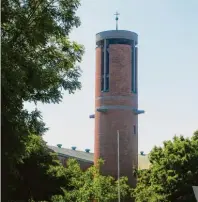  ?? Foto: Bernhard Mögele ?? Die evangelisc­he Kirche St. Thomas ist die einzige Kirche Augsburgs mit einem runden Turm.