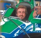  ??  ?? Alonso sonriente en el IndyCar.