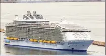  ?? (Photo doc. D. L.) ?? La rade de Toulon ne dispose aujourd’hui pas de quai suffisamme­nt grand pour accueillir les super-paquebots comme l’Harmony of the seas.