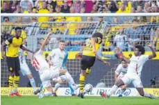  ?? FOTO: DPA ?? Dortmunds Axel Witsel verschießt aus aussichtsr­eicher Position.