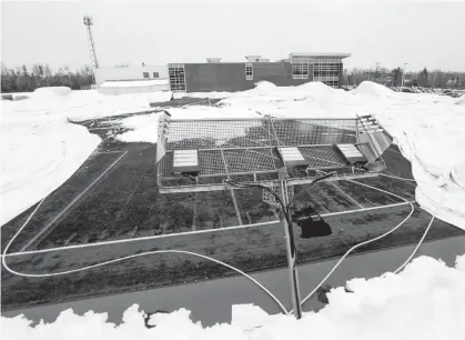  ?? ERIC WYNNE • THE CHRONICLE HERALD ?? The East Hants Sportsplex fieldhouse dome has collapsed again, as a result of the weight of Thursday's snowfall.