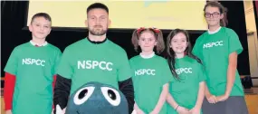  ??  ?? On the ball Danny with NSPCC Scotland’s mascot Buddy and pupils from P4 to P7