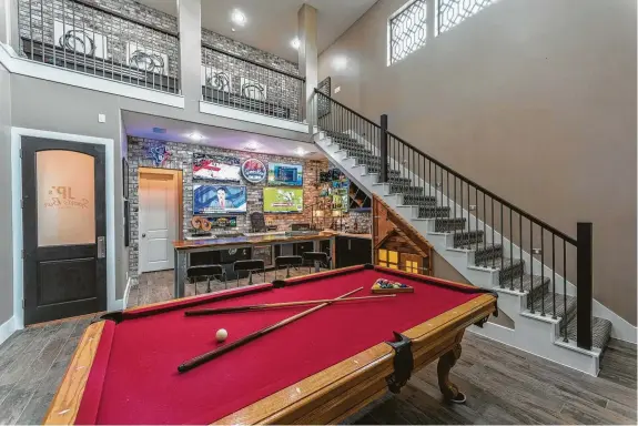  ?? Photos by Ted Washington ?? Joe and Jamie Pruitt’s Cinco Ranch home features a “sports bar” outfitted for a variety of fun get-togethers.