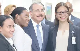  ?? FE ?? El presidente Danilo Medina no detiene su agenda de visitas sorpresa e inauguraci­ones.