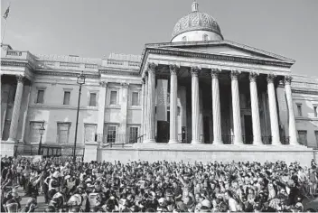  ?? DANIEL LEAL-OLIVAS AFP VIA GETTY IMAGES ?? Demonstrat­ors at a rally to protest against vaccinatio­n and government restrictio­ns designed to mitigate the spread of the novel coronaviru­s clash with police officers at Trafalgar Square in London.