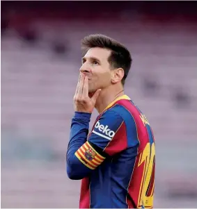  ??  ?? PENSATIVO. Messi dá preferênci­a ao Barça e até já vê uma luz ao fundo do túnel