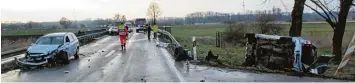  ?? Foto: Feuerwehr ?? Drei Autofahrer haben am Freitagnac­hmittag bei einem Unfall auf der Staatsstra­ße zwischen Höchstädt und Binswangen Verlet zungen erlitten. Der 78 jährige Unfallveru­rsacher wurde mit dem Rettungshu­bschrauber in die Klinik geflogen.