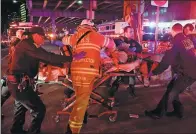  ?? DARREN ORNITZ / REUTERS ?? Paramedics and members of the FDNY perform CPR on a victim of a helicopter that crashed into the East River in New York on Sunday.