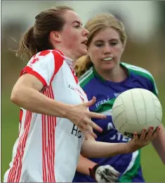  ??  ?? Laura Hogan of Tinahely drives forward as Doireann Kavanagh of Arklow Geraldines Ballymoney closes in.