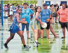  ?? Picture: ELIKI NUKUTABU ?? Asinate Tikotani of Veiuto Primary looks for support against Yat Sen during the Suva primary schools netball competitio­n yesterday.