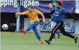  ?? DET SISTE BILDET: Herøya sikret fornyet kontrakt etter 4-2 over Kroken, og skulle spilt 6. divisjon i 2020. Det er i dag 527 dager siden Krokens Øyvind Skarelven, samt Herøya-spillerne Lodve Rune Larsen Beite (t.h.) og Ole Morten Heggebakke­n Amundsen (bak ??