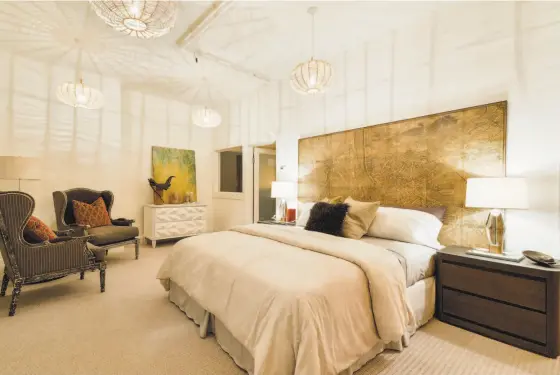  ?? Photos by Open Homes Photograph­y ?? Above: A quartet of pendant lights at 1 Enterprise St. in the Mission District illuminate this carpeted bedroom. Below: The live/work space includes a panoramic roof deck with views of landmarks like Sutro Tower.