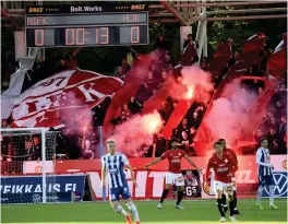  ?? FOTO: HEIKKI SAUKKOMAA/LEHTIKUVA ?? Första Helsingfor­sderbyt spelas 28 april.