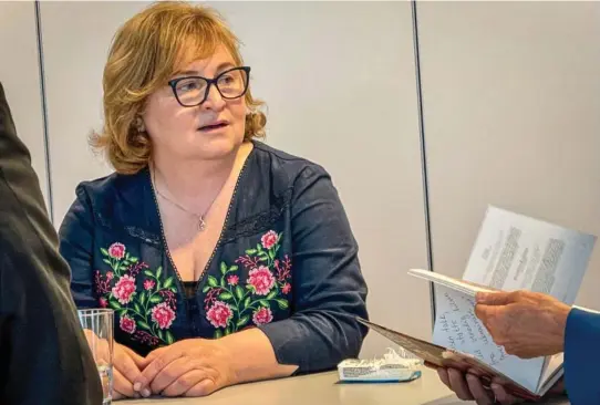  ?? FOTO: ELINE STORSAETER ?? STERKT: Svitlana Pilats sønn er soldat ved frontlinje­n i Ukraina. Nå driver hun den ukrainske foreningen Kalyna i Arendal.