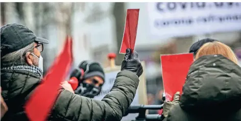  ?? RP-FOTO: BAUER ?? Anwohner gehen bereits seit zwei Wochen gegen die Querdenken-Demonstrat­ionen auf die Straße. Nun rufen auch die Parteien zum Protest auf.