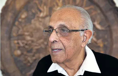  ?? Picture: JAMES OATWAY ?? VENERATED VETERAN: Ahmed Kathrada, seen here at his home in Johannesbu­rg in 2014, spent his life fighting injustice