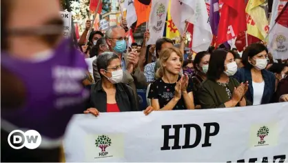  ??  ?? The Turkish state has detained scores of lawmakers and mayors belonging to the HDP