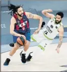  ?? FOTO: EFE ?? Henry supera a Trimble
LIGA ENDESA