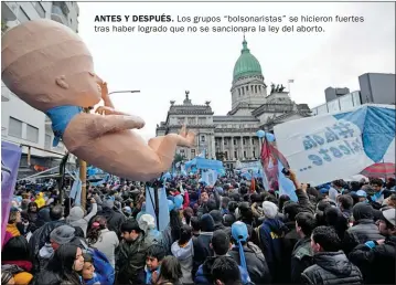  ??  ?? ANTES Y DESPUÉS. Los grupos “bolsonaris­tas” se hicieron fuertes tras haber logrado que no se sancionara la ley del aborto.