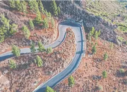  ?? ONDR EJ VYME TALÍKFOR THE TORONTO STAR ?? Challengin­g serpentine roads await motorcycle riders in Gran Canaria.