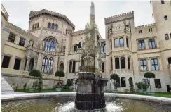  ?? Foto: dpa/Bernd Settnik ?? In Aktion: Brunnen auf der Terrasse vor dem Schloss Babelsberg