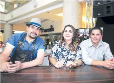  ??  ?? Jon Dech, Glenda Estévez y Ruber Rivera.
