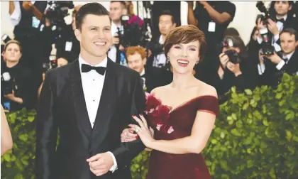  ?? HECTOR RETAMAL/AFP/GETTY IMAGES ?? SNL head writer Colin Jost arrives with Scarlett Johansson at the 2018 Met Gala in New York.